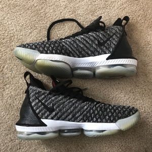 Lebron 16 Oreo